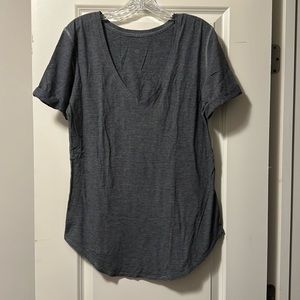 EUC Lululemon V neck tshirt - 10
